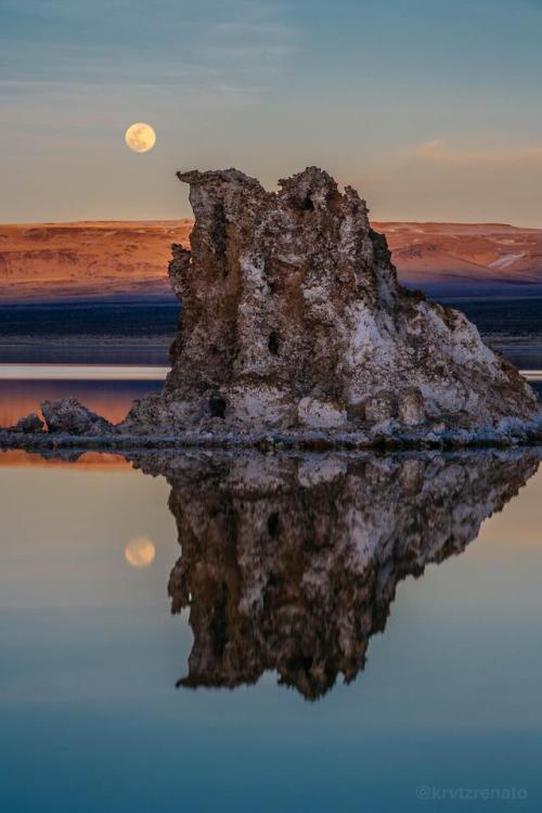 amazinglybeautifulphotography - Binary Moonrise at Mono Lake,...
