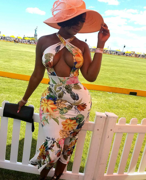 The perfect hat and dress for the Kentucky Derby.