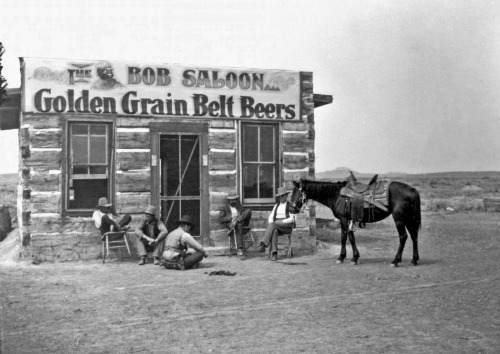 Resultado de imagem para cowboy saloon