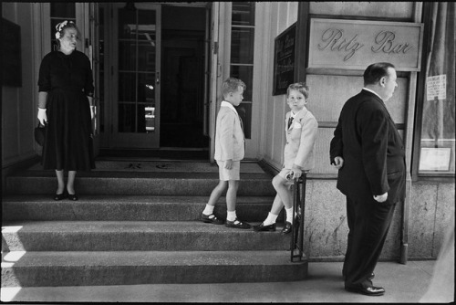 Louis Faurer. Ritz Bar, New York. 1947-1949[::SemAp Twitter ||...