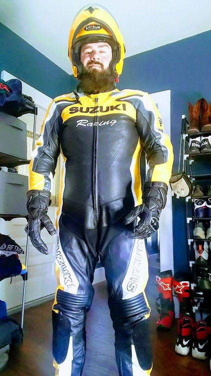 uacub:Seriously enjoying these leathers and my new helmet. Could...