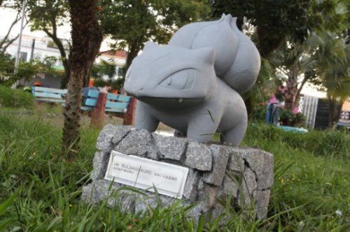 retrogamingblog:Pokemon statues have been mysteriously popping...