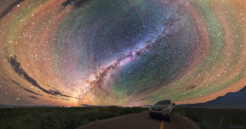 coriolane:Colorful Airglow Bands Surround Milky Way