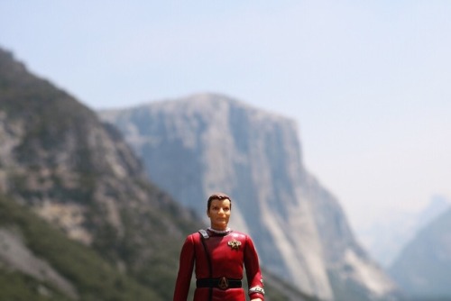princenimoy - minrazinc - Captain Kirk is climbing a mountain. Why...