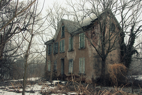 cemeterywind - A creepy abandoned house in the woods of Pottstown,...