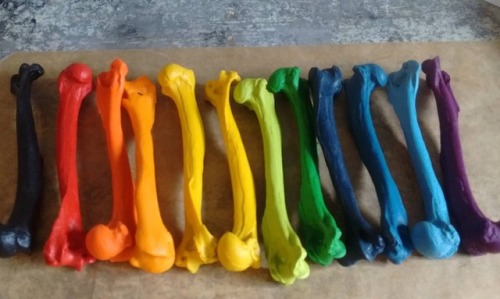 kimhartisbi:celticpyro:coolthingsyoucanbuy:Crayons shaped...