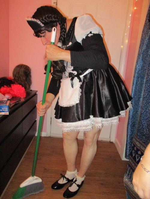 vickitv:sissy maid in antique white vintage lace anklets
