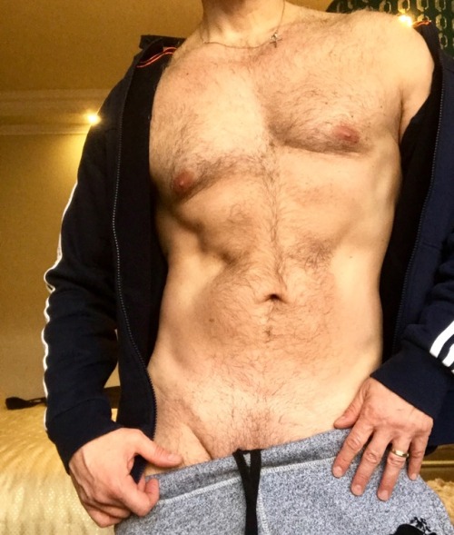 nudistmarriedman:Morning pics turned out to be quite good. I...