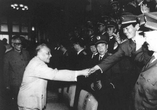 ‪Sorpresa en el XIII Congreso del Partido Comunista Chino, Deng Xiaoping (83) quedaría fuera del Comité Central #s311087 ‬