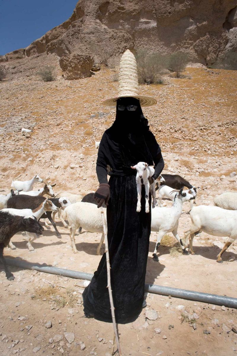 parkerandloulou:
“Hadramaut, Yemen, Goat Herder, photographer unknown
”