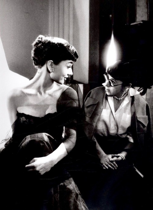 summers-in-hollywood - Audrey Hepburn chats with designer Edith...