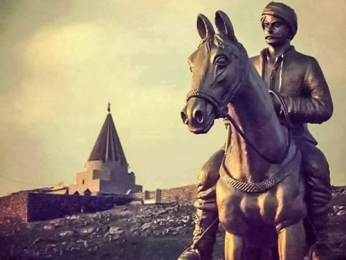 ezidxan - The statue of Ezidi Mirza before and after ISIS...