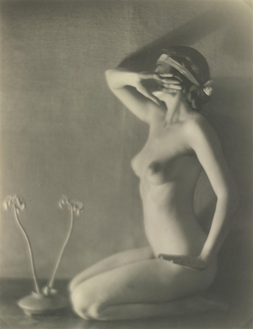 natural-beauty-art - Edward Weston - Nude study, 1910 