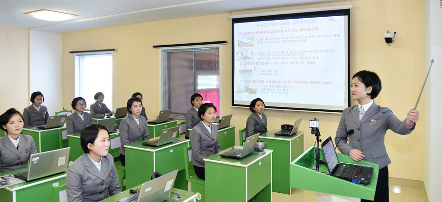 Немного КНДР Преподаватели, студенты, Пхеньянского, педагогического, колледжа, стремятся, расширить, возможности