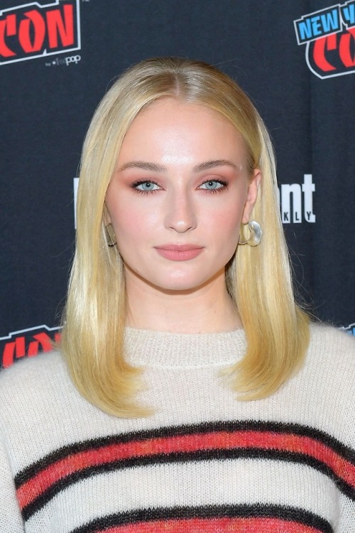 picturesforkatherine - Sophie Turner at the EW Panel during New...