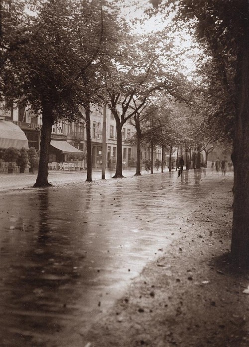 poboh - A Rainy Street, 1920’s, Lénard Misonne. (1870 - 1943)