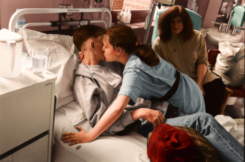 tigerleggies:trytogethappy:the humanity of the AIDS crisis:...