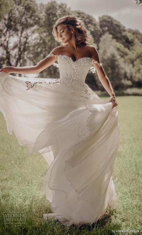 (via Stephanie Allin 2019 Wedding Dresses — “Love Stories”...