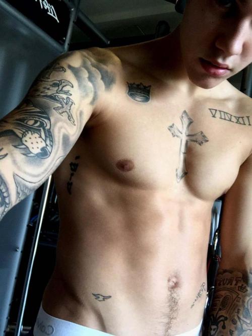 randyd83001 - famousmaleexposed - Justin Bieber showing hard...