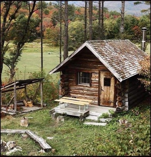 cabinsdaily - A very old cabin 