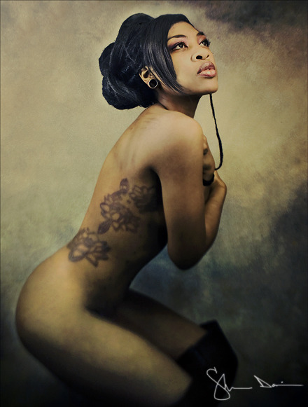 Fotos mujeres con tattoos en la pelvis con calavera geométrico