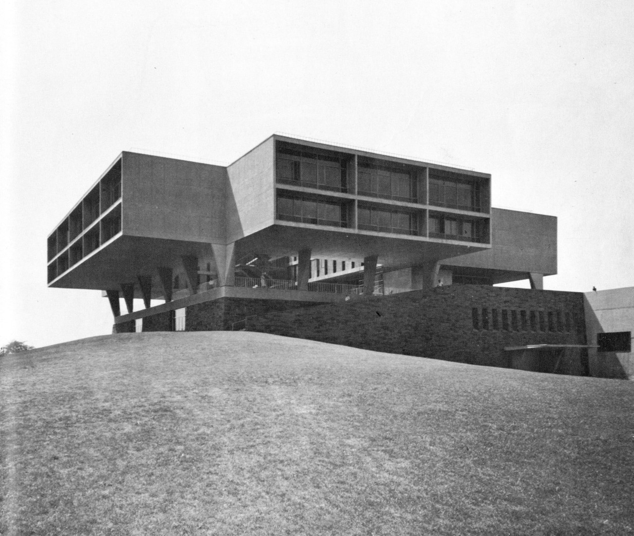 Eero Saarinen War Memorial Center Design