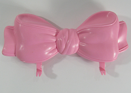 sleepytaureanqueen:poniesponiesp0nies:Pink bow handle