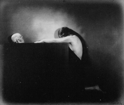 disorienteddreams - André Garban - Femme au crâne, Paris (1930)