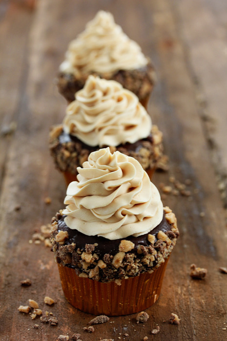 prettygirlfood:Toffee Crunch CupcakesRecipe adapted from...