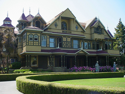 singitoutlove:Winchester Mystery House - front (by TheOtter)