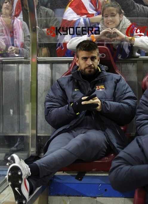 Gerard Piqué, photobombed with love Piqué started on the bench this past Sunday at the Vicente Calderon as Atlético Madrid hosted Barcelona. Many questioned Pep Guardiola’s decision, but this girl could not be happier with it. Also, it needs to be...