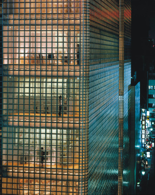subtilitas:Renzo Piano - Maison Hermes, Tokyo 2001. 