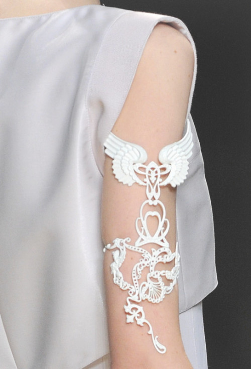 wink-smile-pout - Karl Lagerfeld Spring 2009 Accessory Details