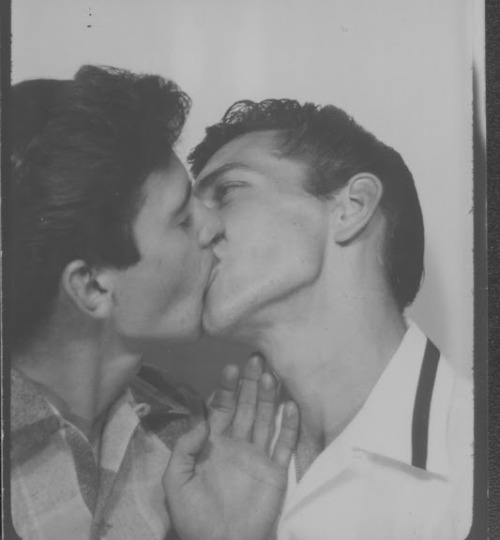 iheartchaos - Illicit gay photobooth kiss would have gotten both...
