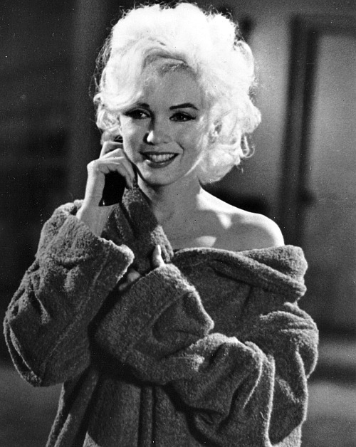 withlovemarilynmonroe - 1962 - Marilyn on the set of Something’s...