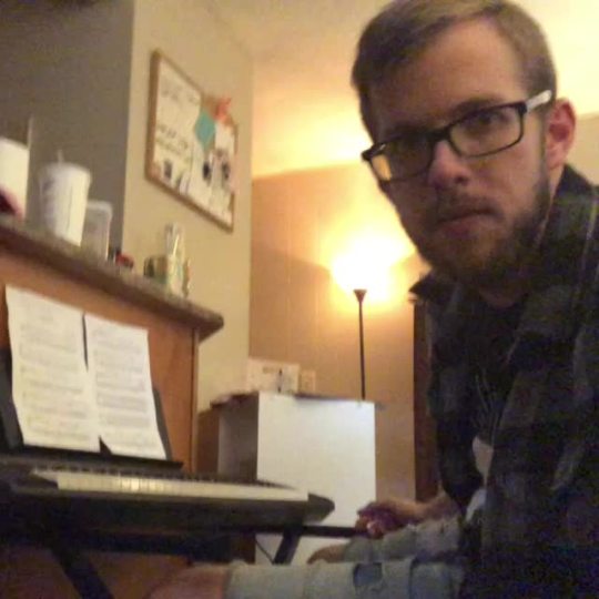 juststonecoldgay:  Practicing some piano